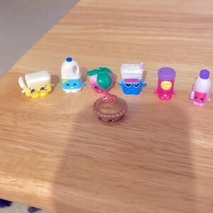 Shopkins Making an Apple Pie